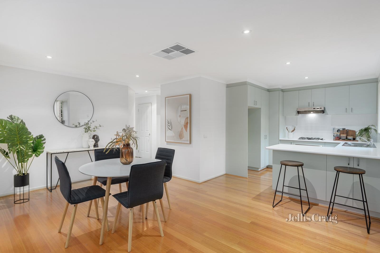 4/19 Luscombe Court, Kilsyth image 5