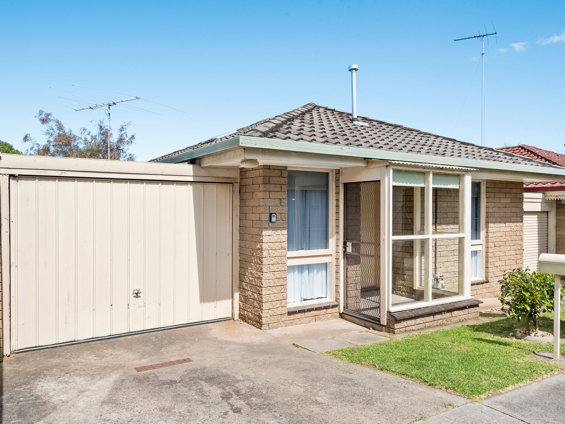 4/19 Rix Street, Hamlyn Heights image 1