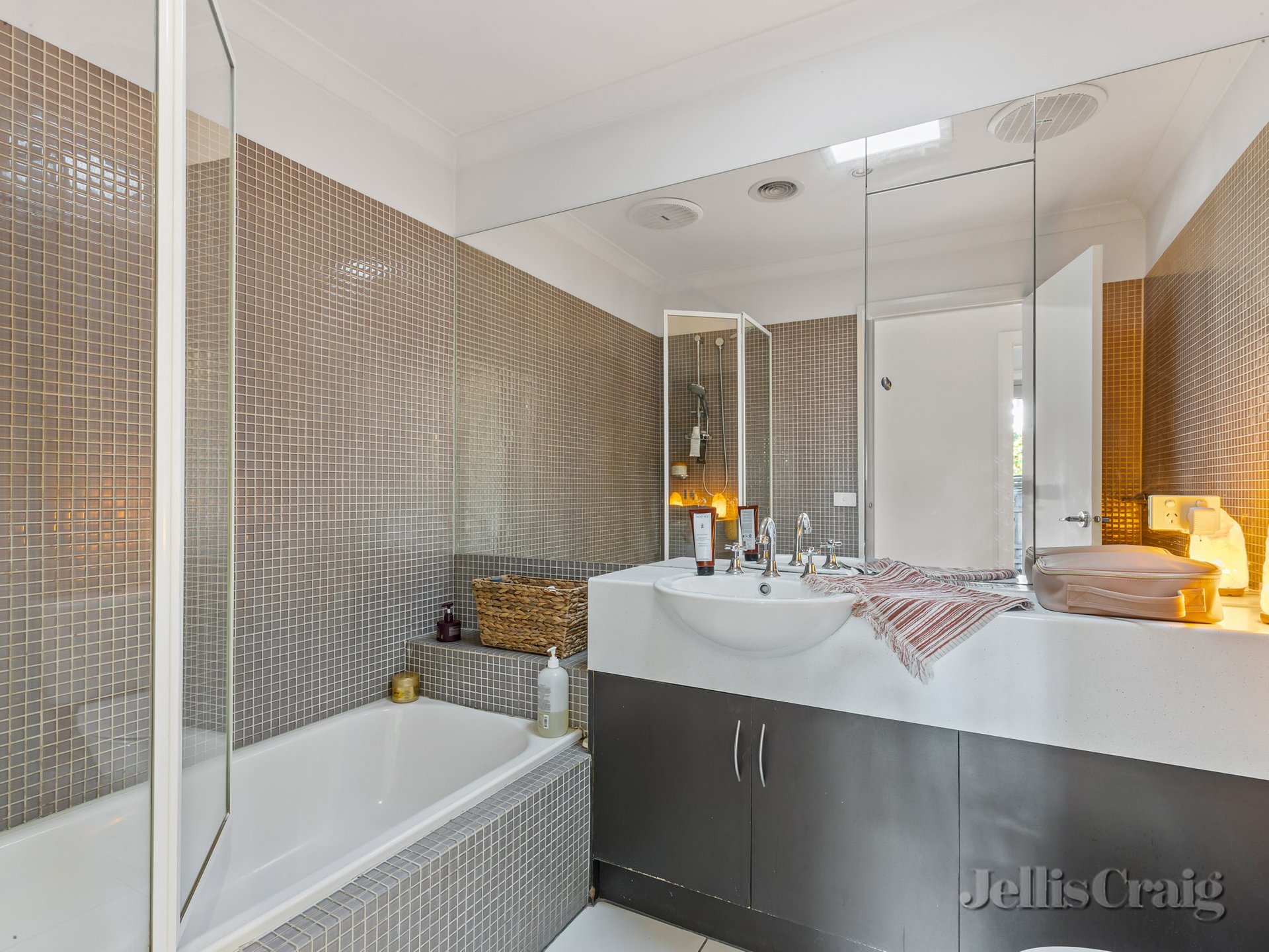 4/190 Hawdon Street, Heidelberg image 8
