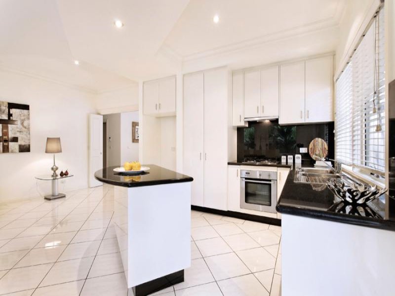 4/1a Pembroke Street, Surrey Hills image 4