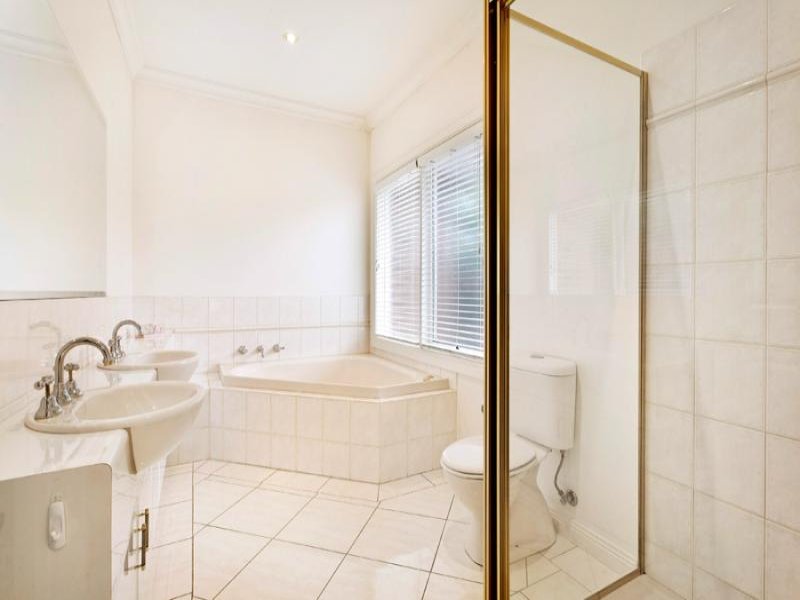 4/1a Pembroke Street, Surrey Hills image 7