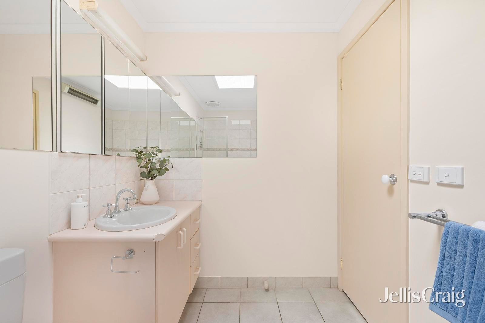 4/2-4 Lusher Road, Croydon image 9