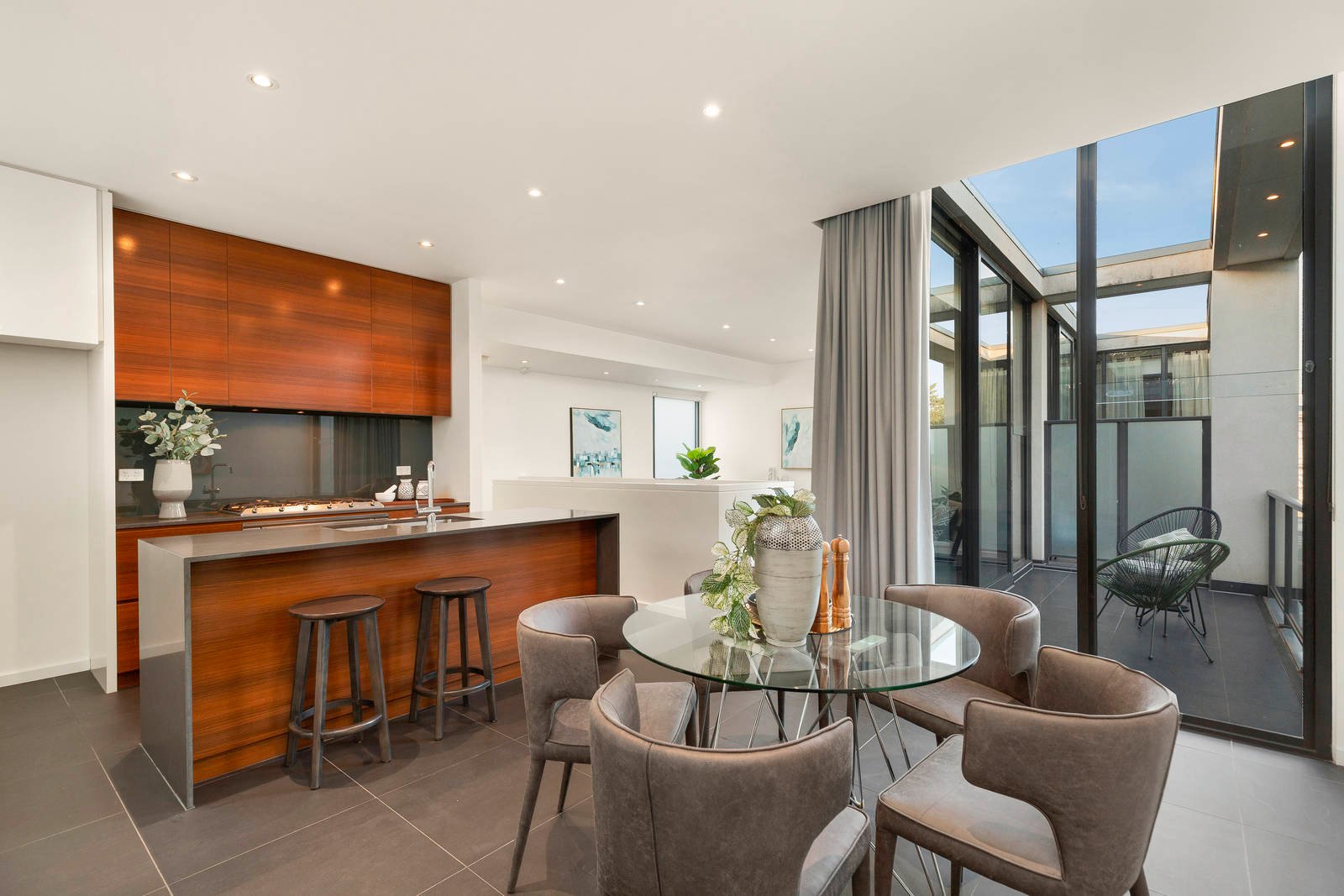 Property Gallery Thumbnail 3