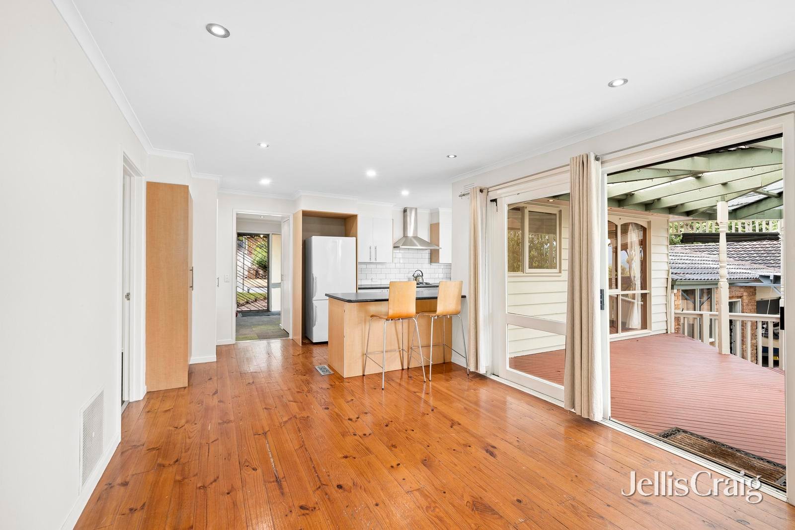 42 Autumn Grove, Mooroolbark image 5