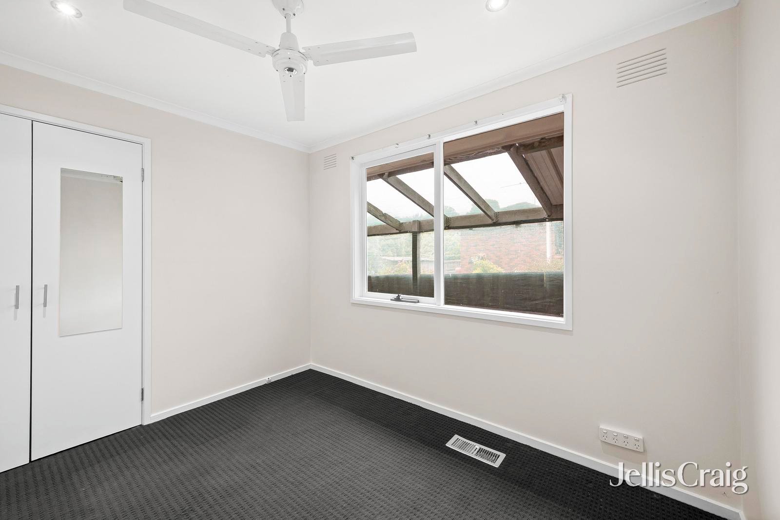 42 Autumn Grove, Mooroolbark image 7