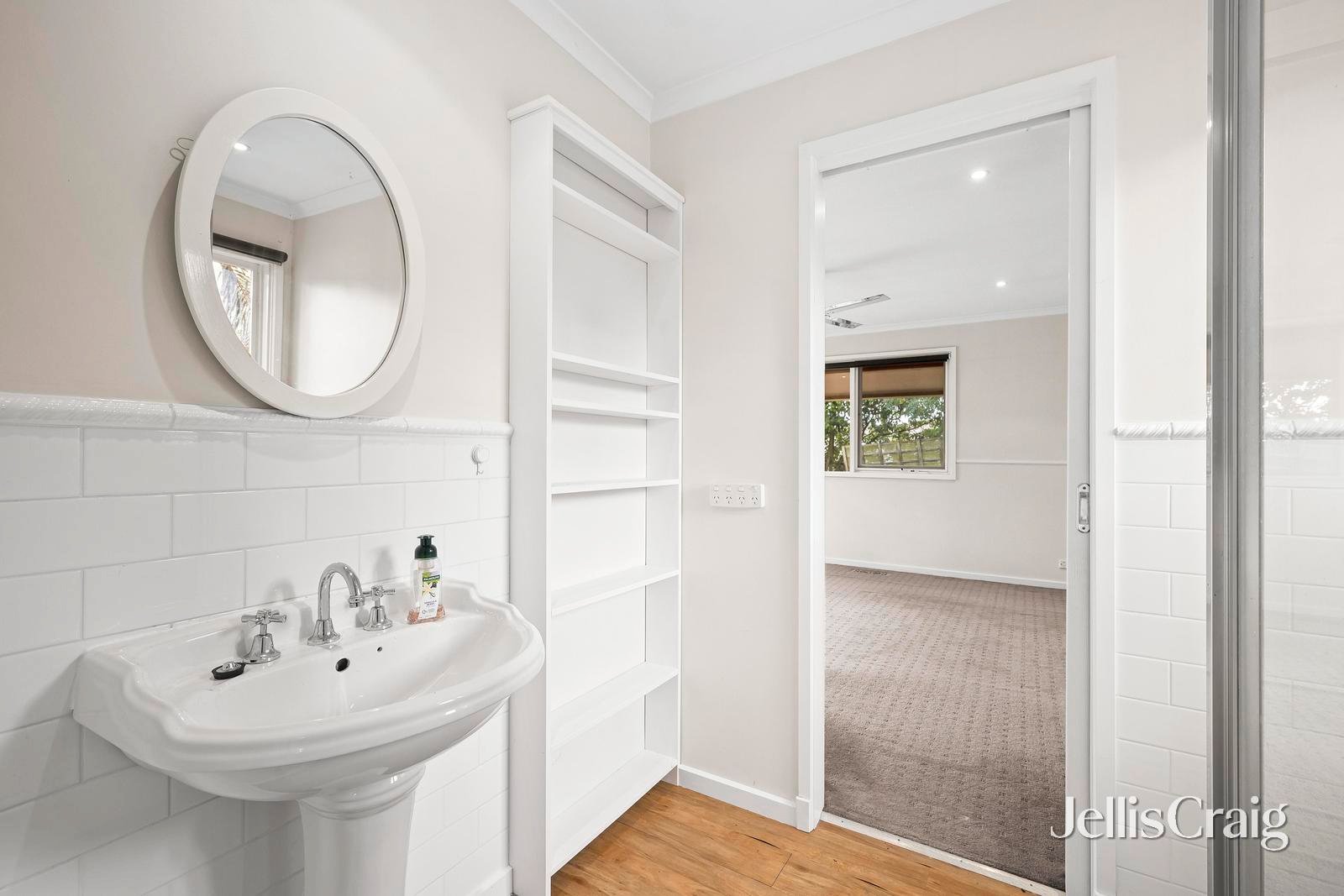 42 Autumn Grove, Mooroolbark image 8