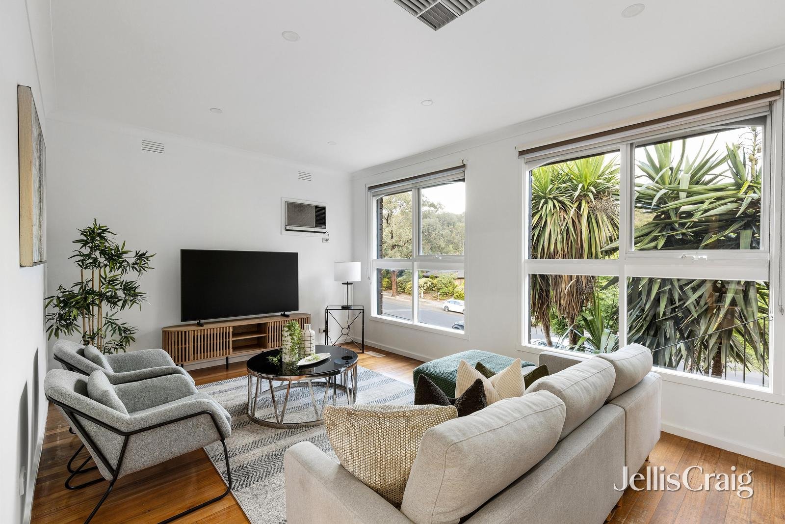 42 Avandina Crescent, Greensborough image 2