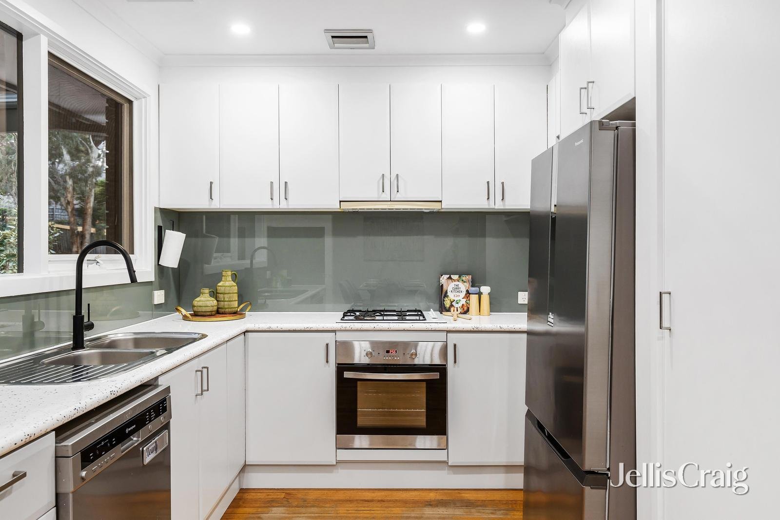 42 Avandina Crescent, Greensborough image 4