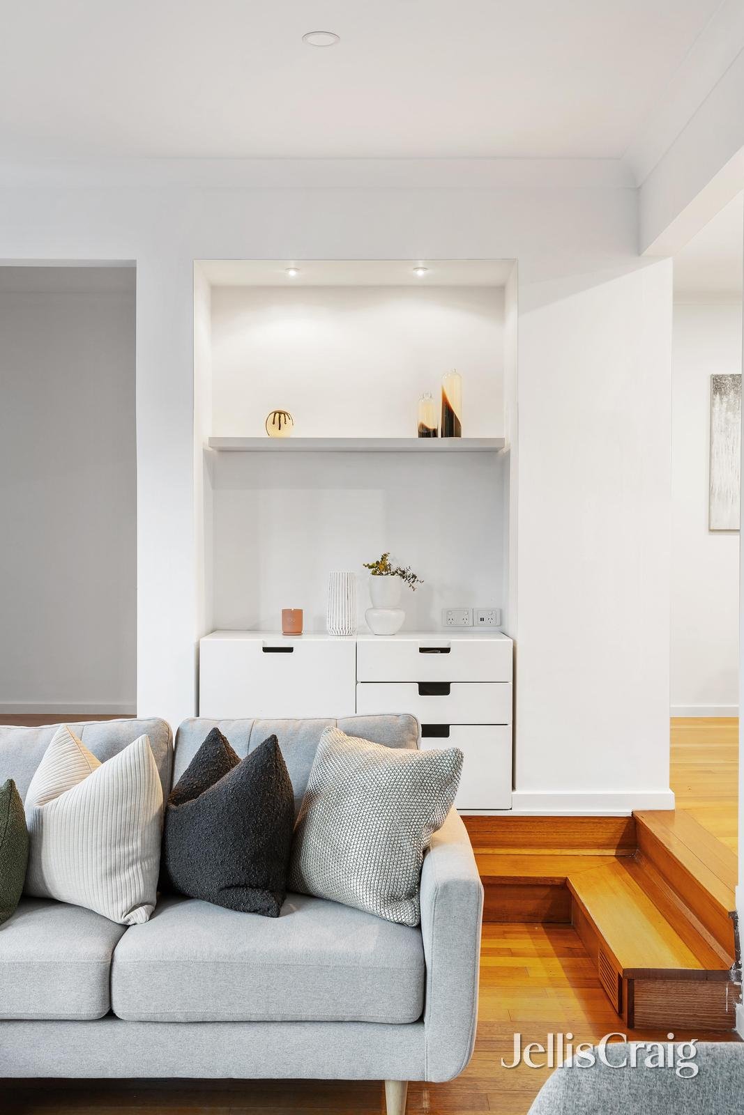 42 Avandina Crescent, Greensborough image 6