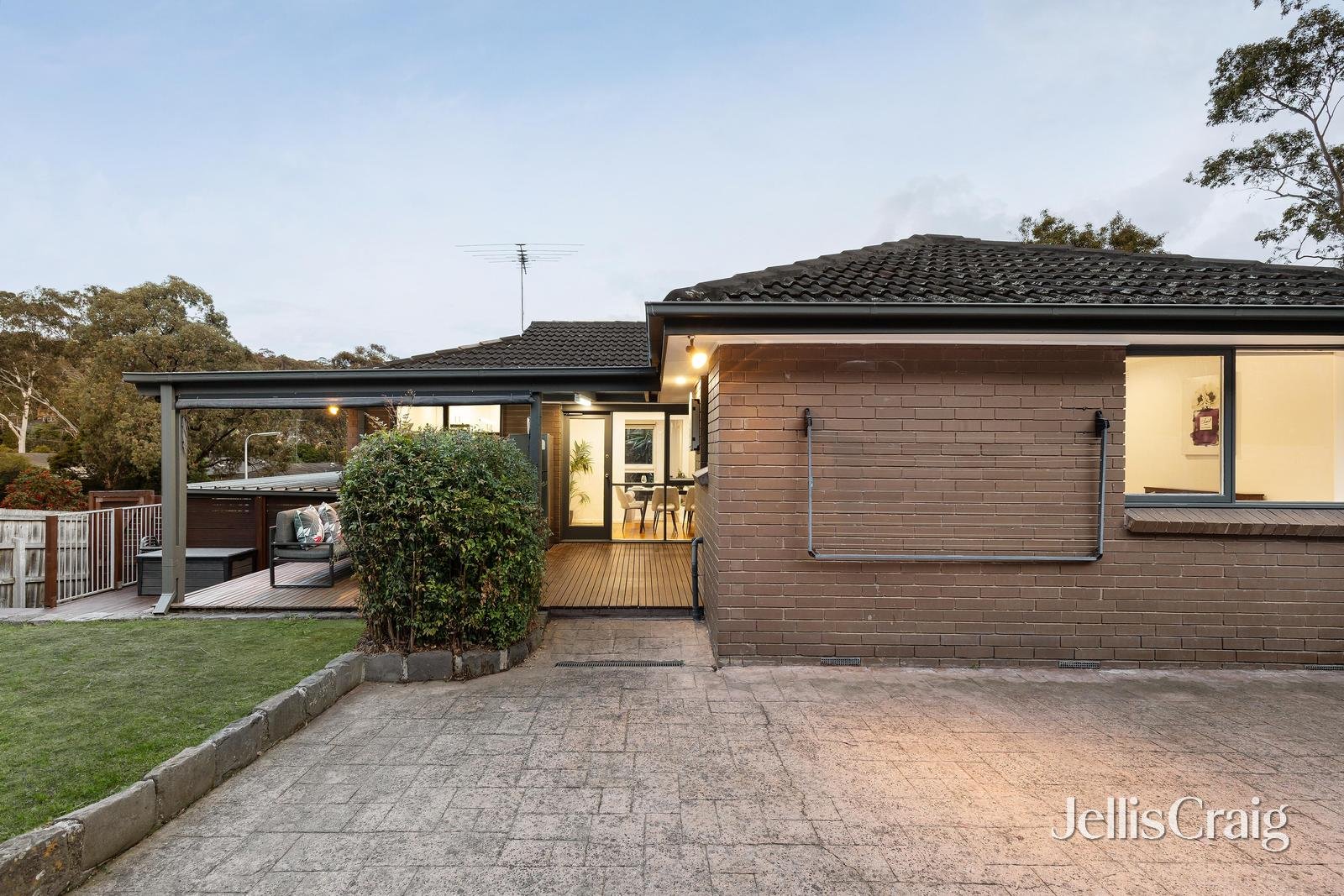 42 Avandina Crescent, Greensborough image 15