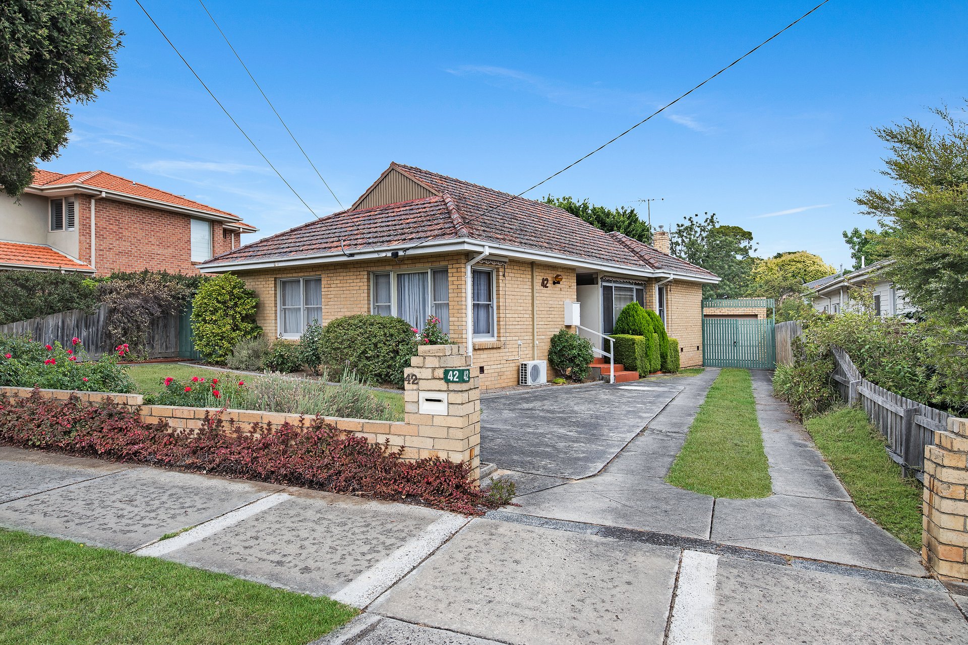 42 Bizley Street, Mount Waverley image 2