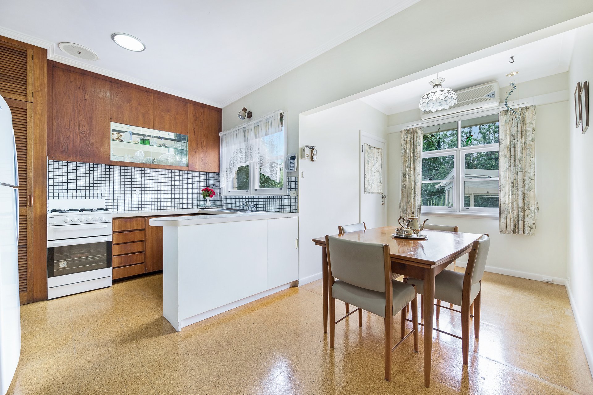 42 Bizley Street, Mount Waverley image 4