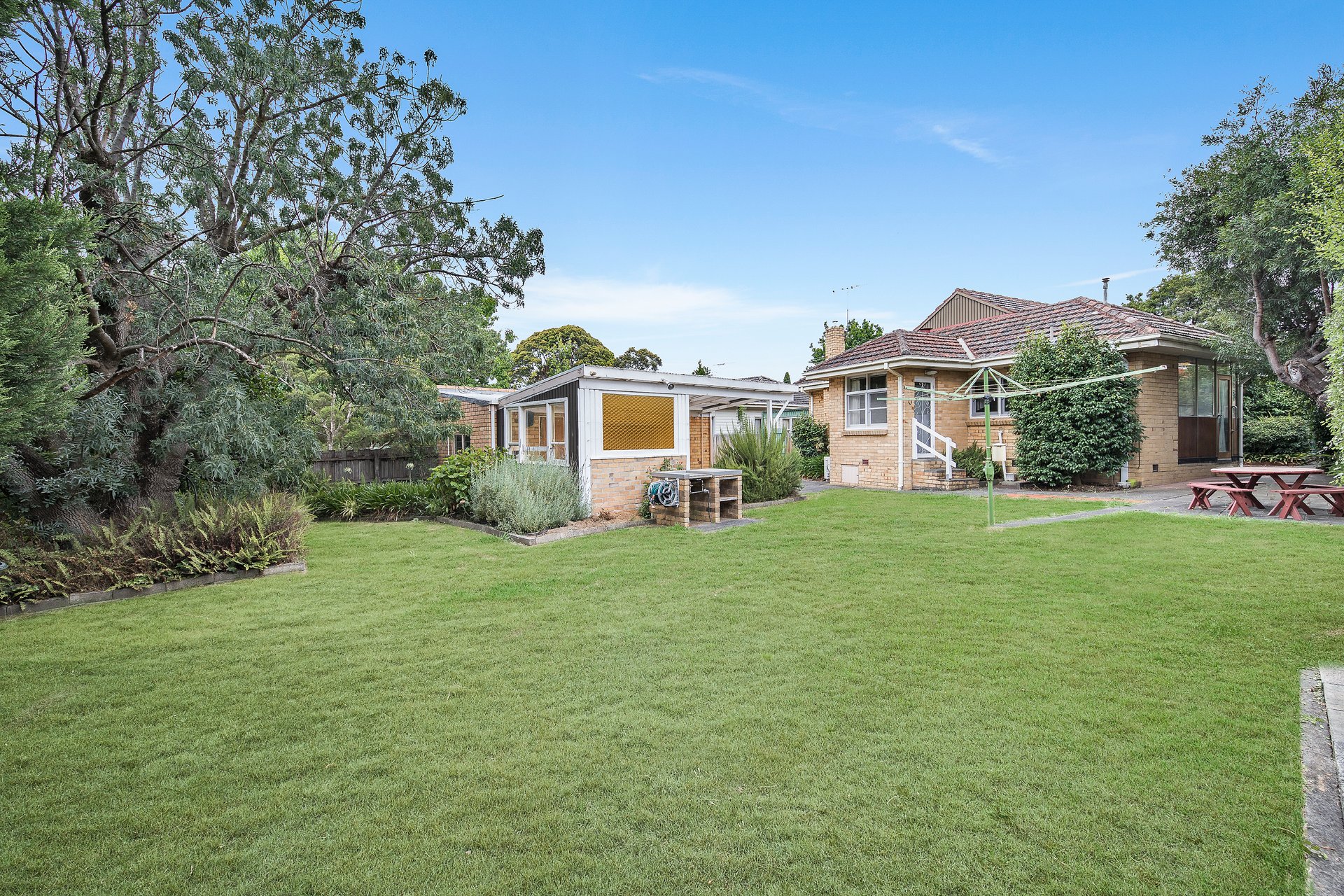 42 Bizley Street, Mount Waverley image 9