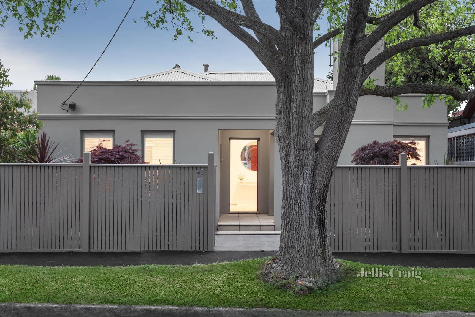 42 Closeburn Avenue, Prahran image 1