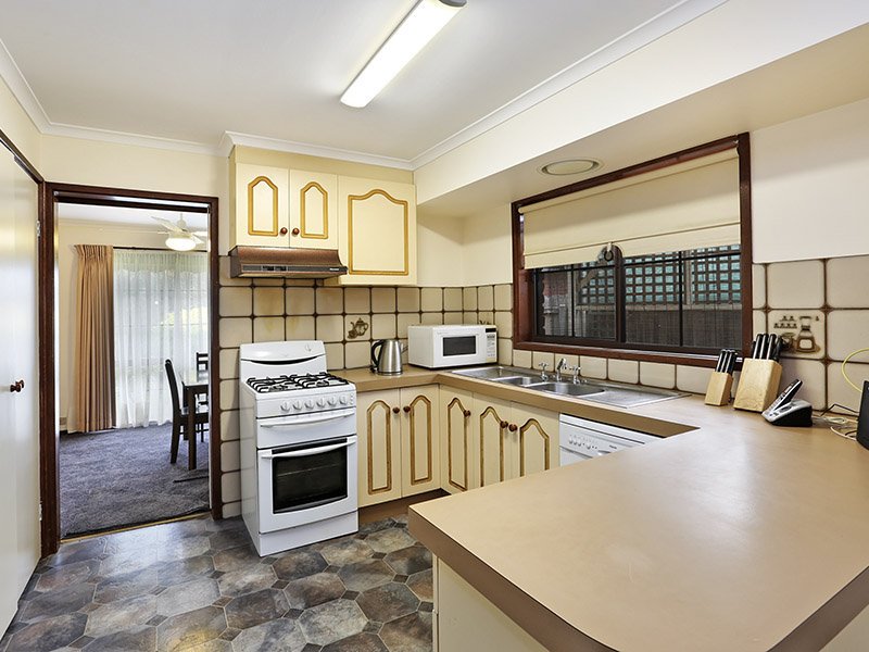 42 Enfield Drive, St Albans Park image 4