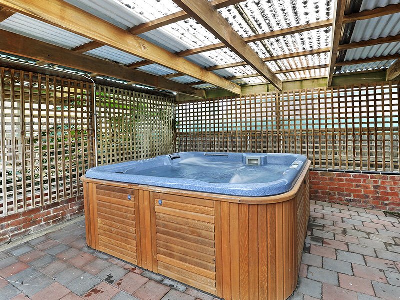 42 Enfield Drive, St Albans Park image 8