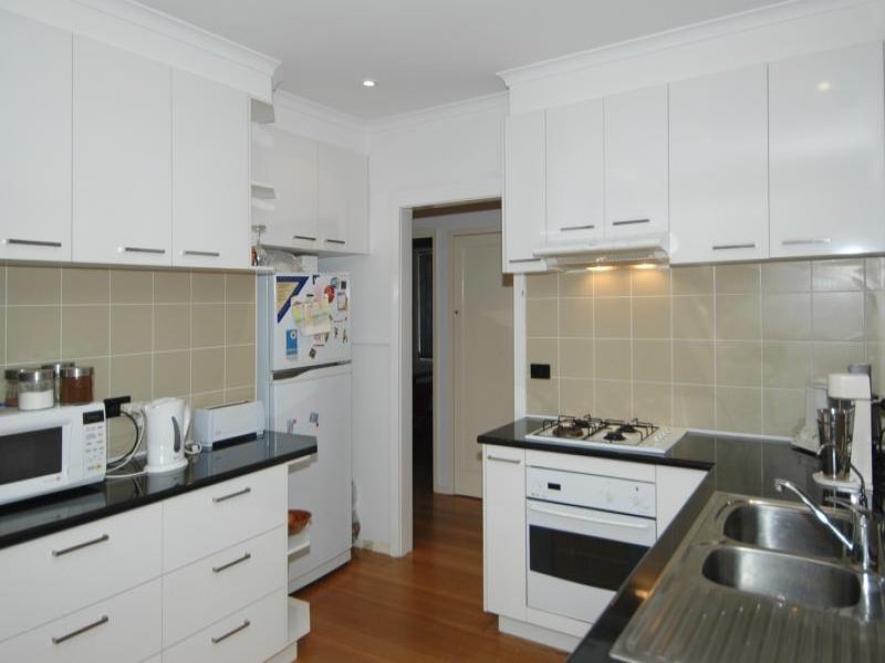 42 Fidge Crescent, Breakwater image 3