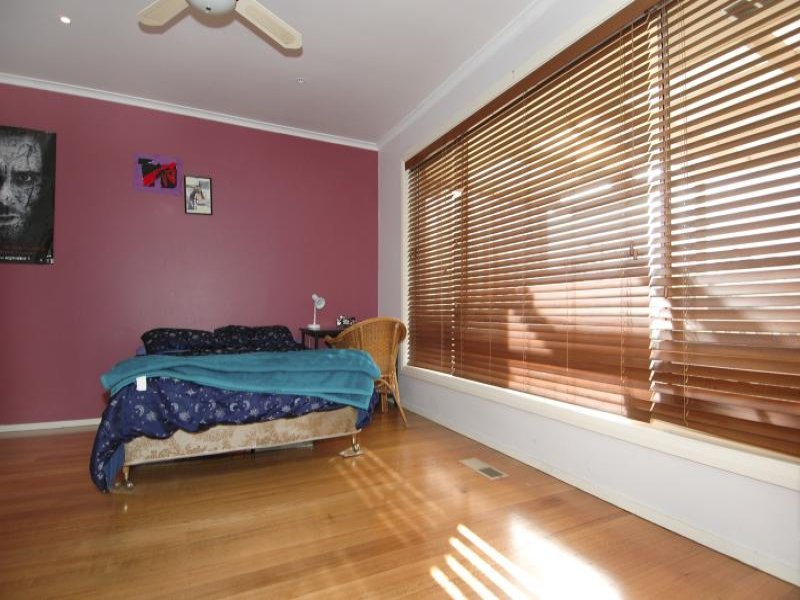 42 Fidge Crescent, Breakwater image 5