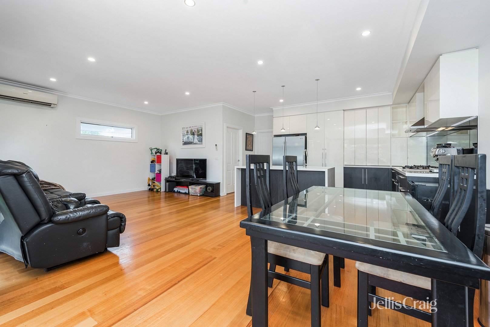 42 Francis Street, Yarraville image 3