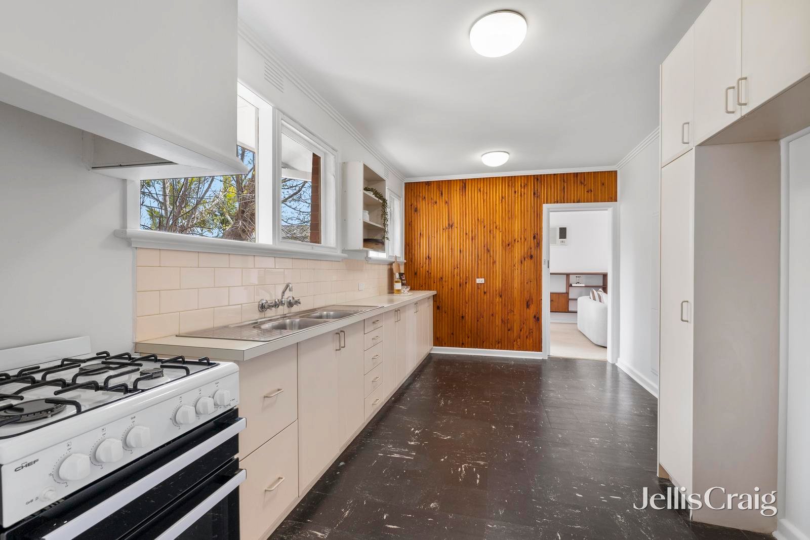 42 Gissing Street, Blackburn South image 4