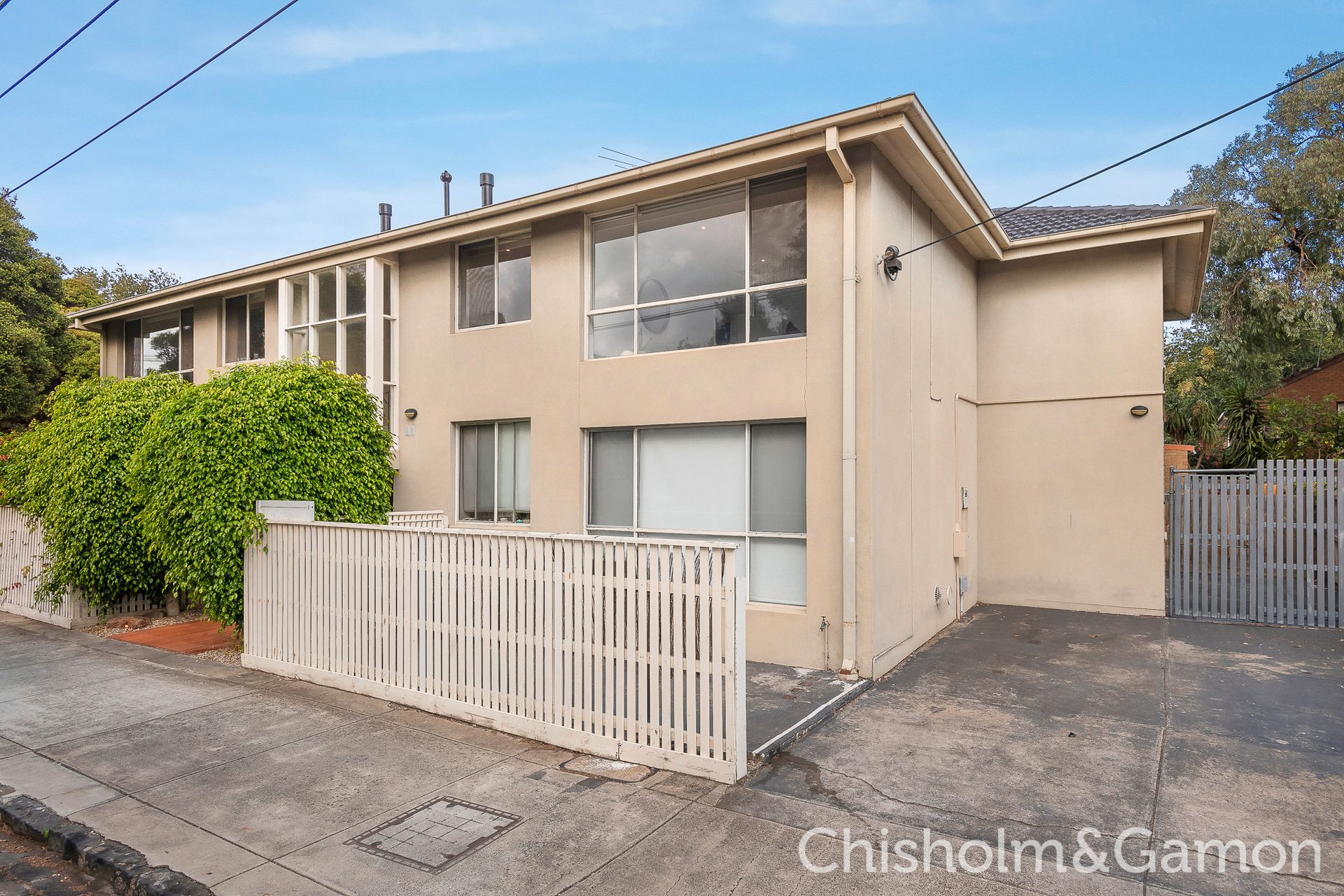4/2 Greig Court, Elwood image 2