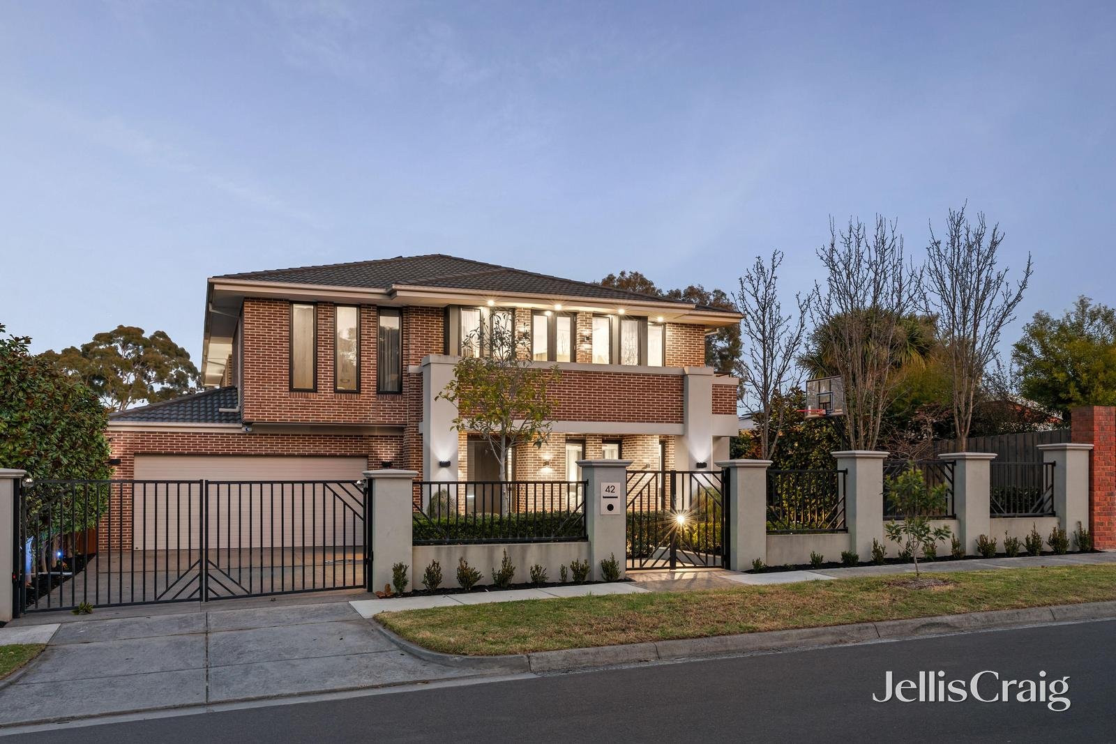 42 Highvale Road, Glen Waverley image 1
