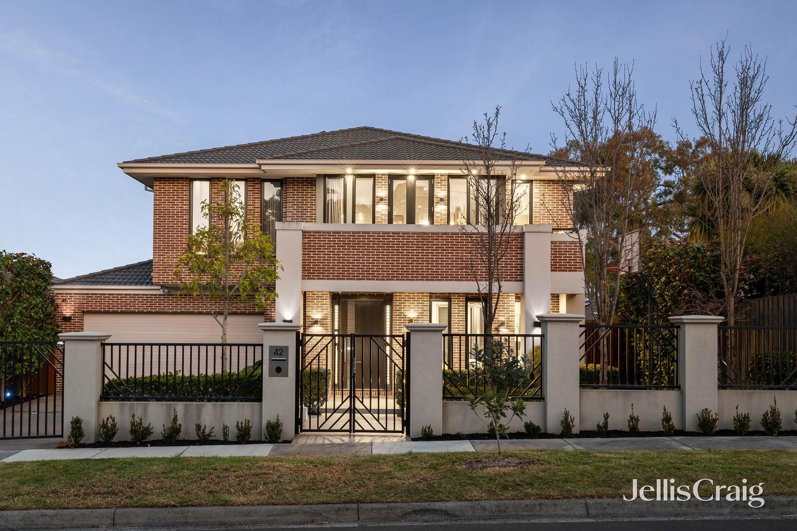 42 Highvale Road, Glen Waverley image 2
