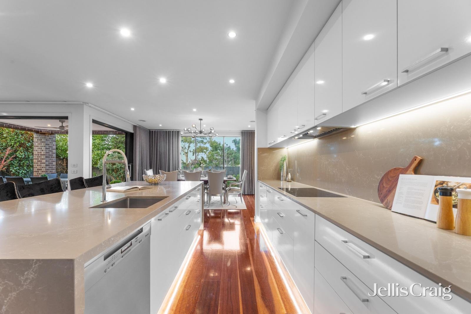 42 Highvale Road, Glen Waverley image 6
