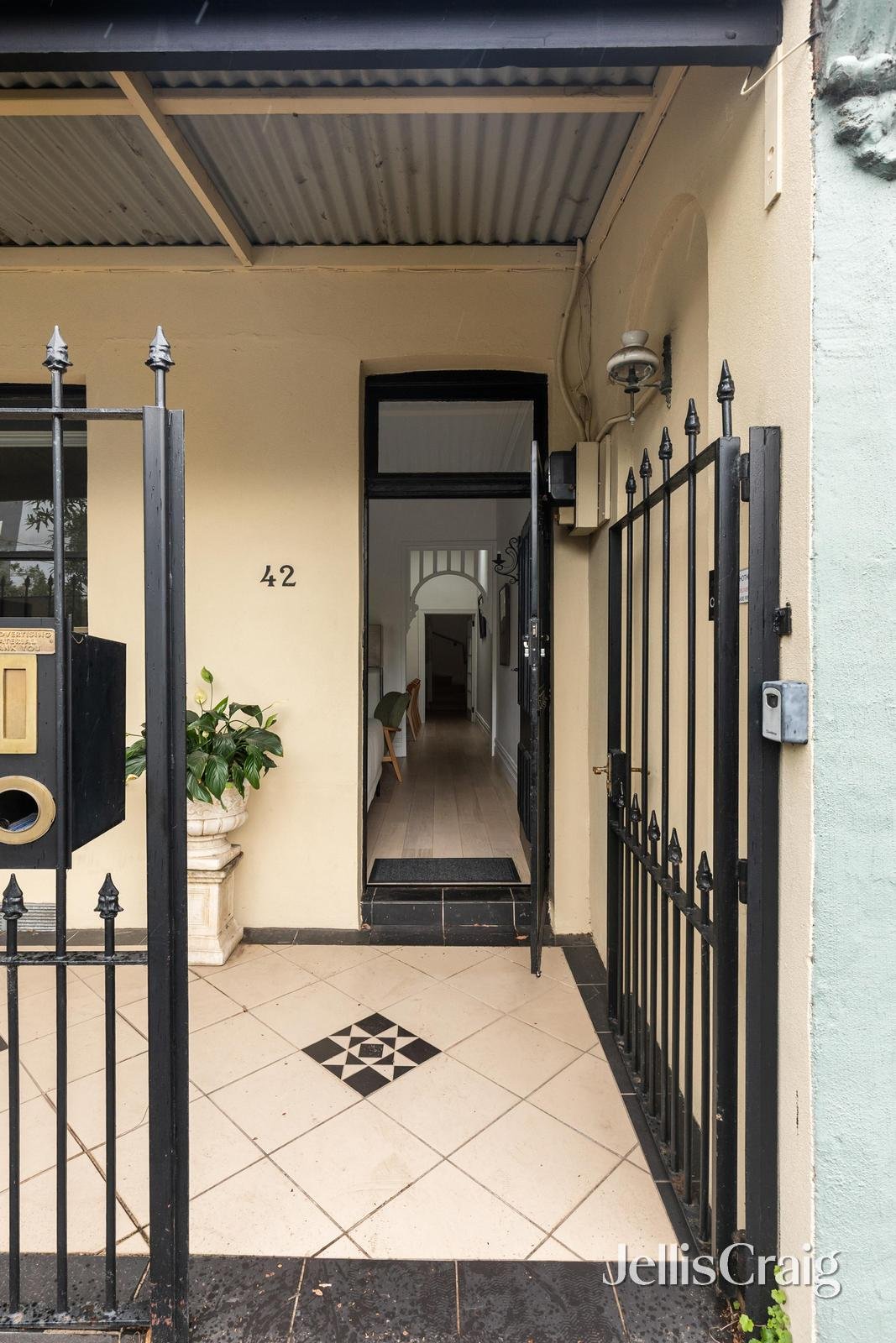 42 Hotham Street, Collingwood image 2