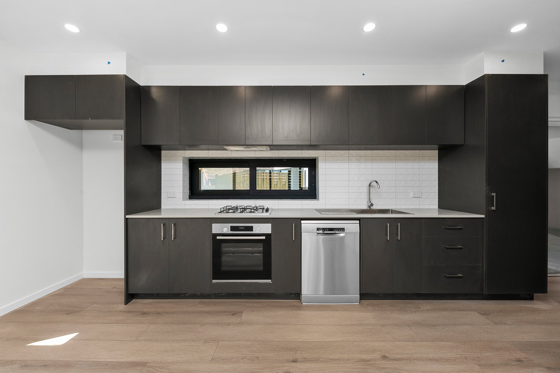 4/2 Howard Court, Clayton image 1