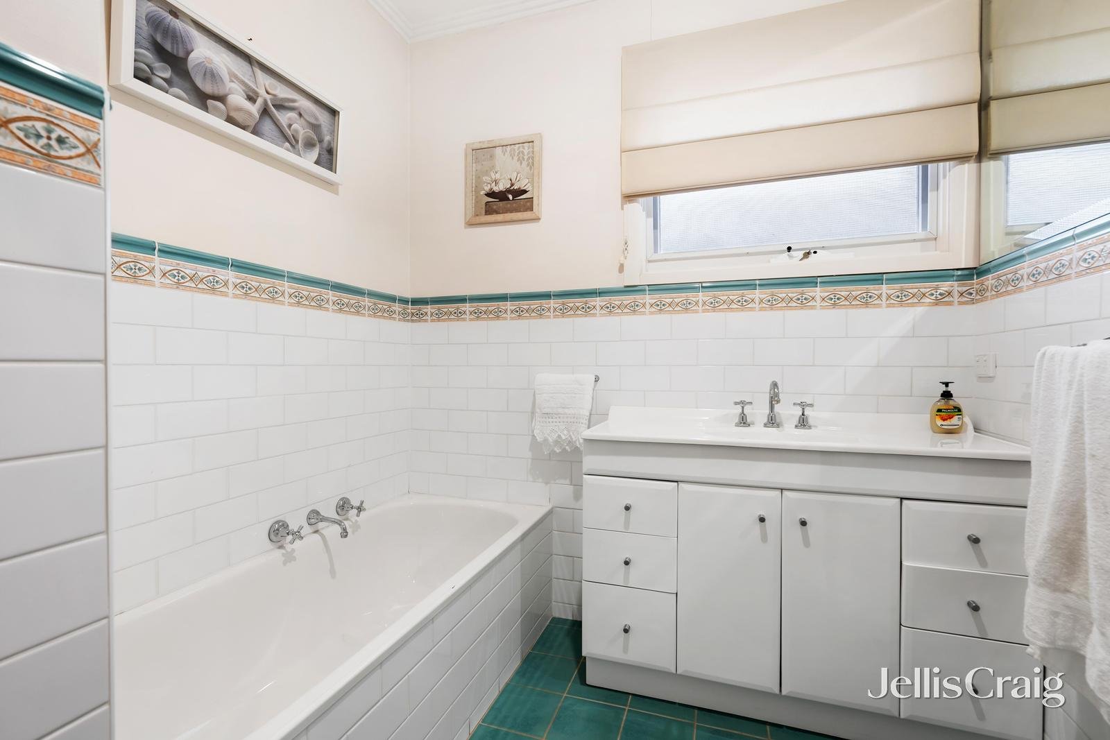 42 Joan Crescent, Burwood East image 6