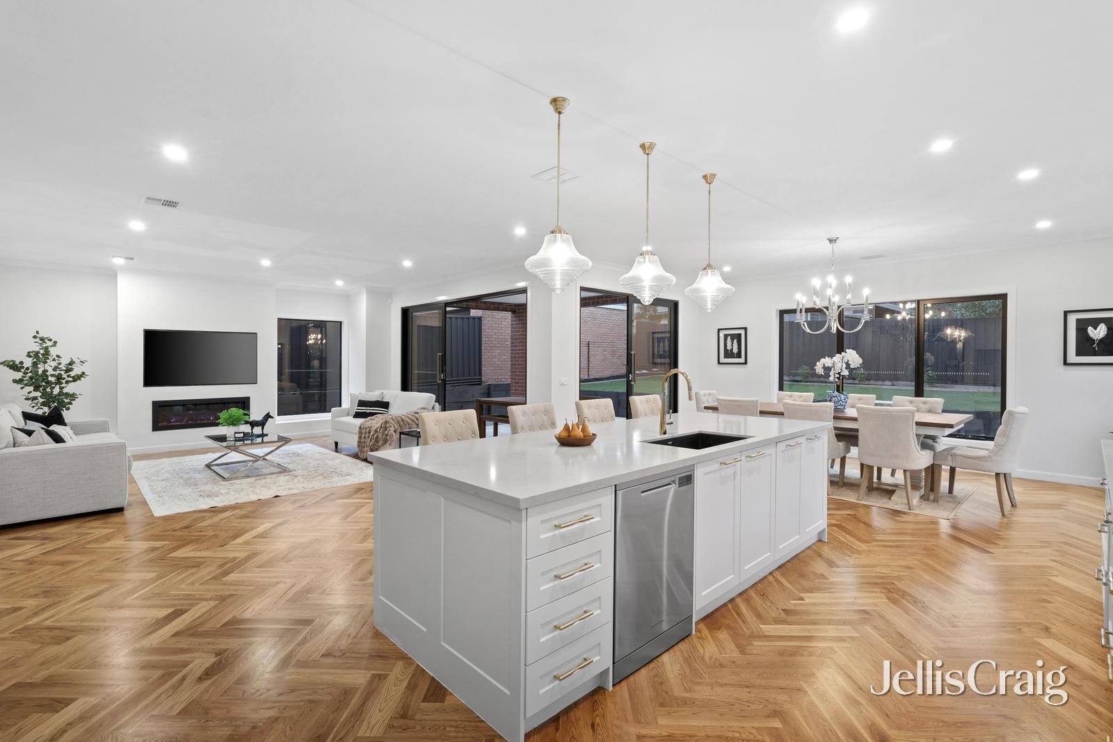 42 Joyce Avenue, Glen Waverley image 2