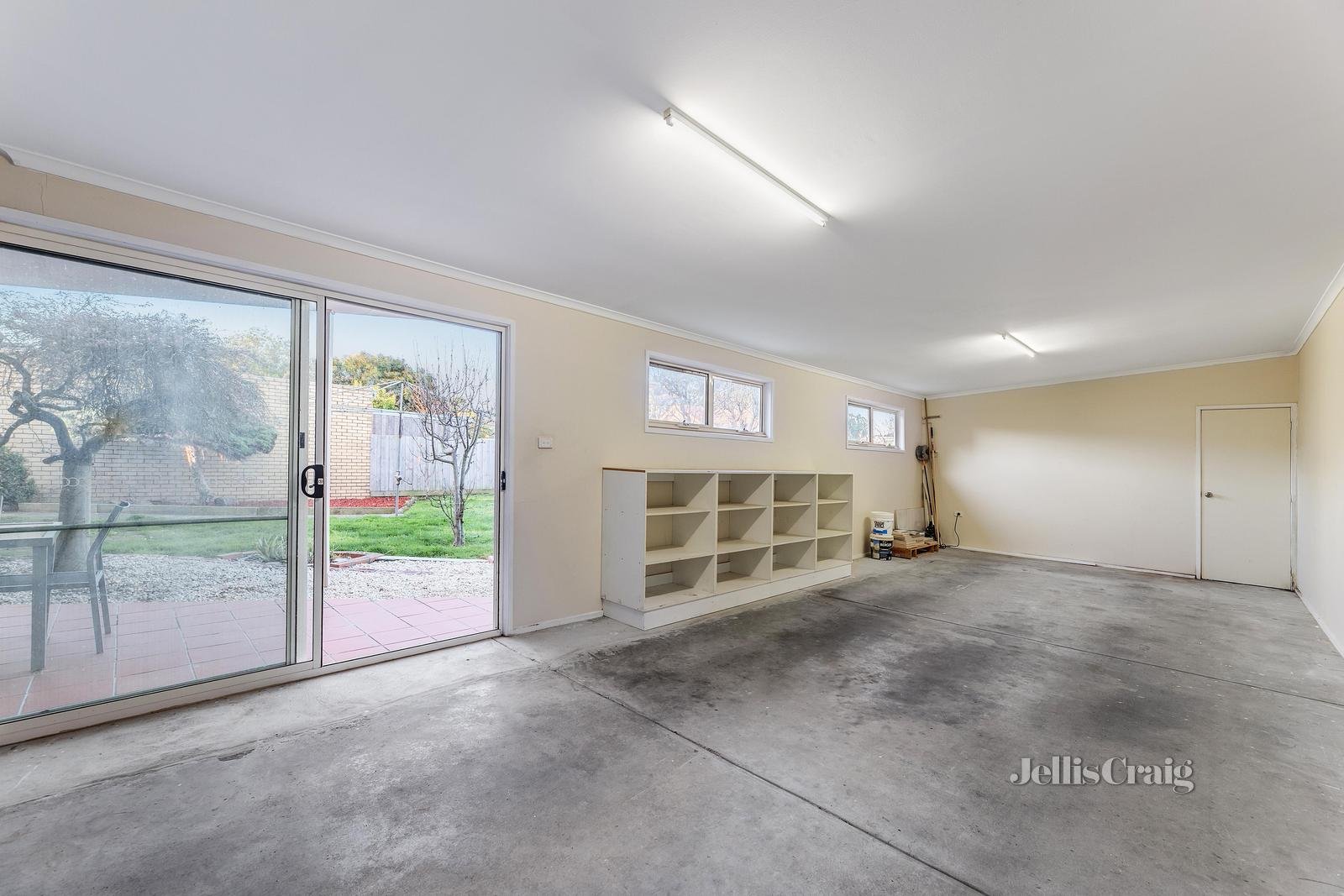 42 Kingswood Avenue, Mount Waverley image 10