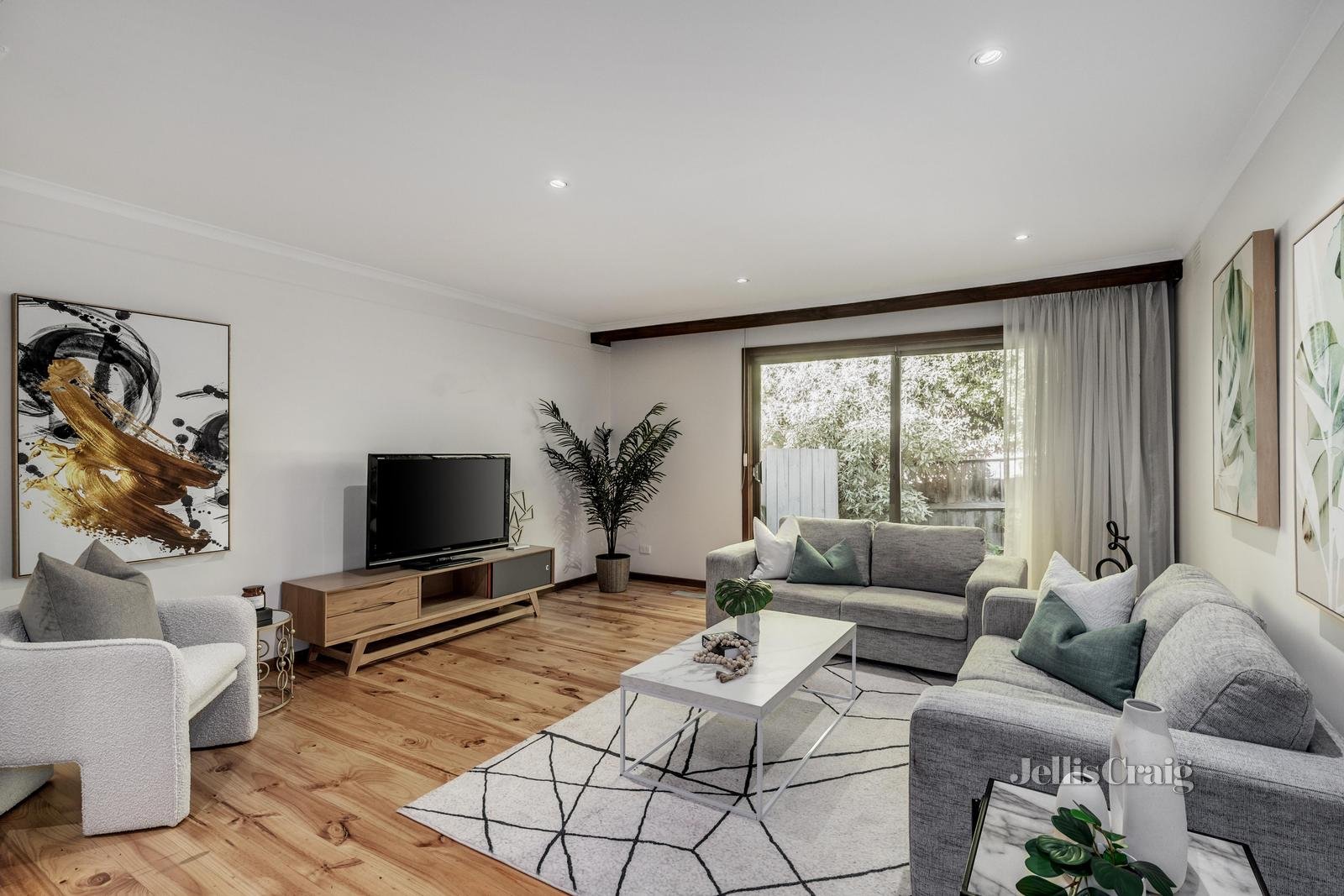 42 Knights Drive, Glen Waverley image 2