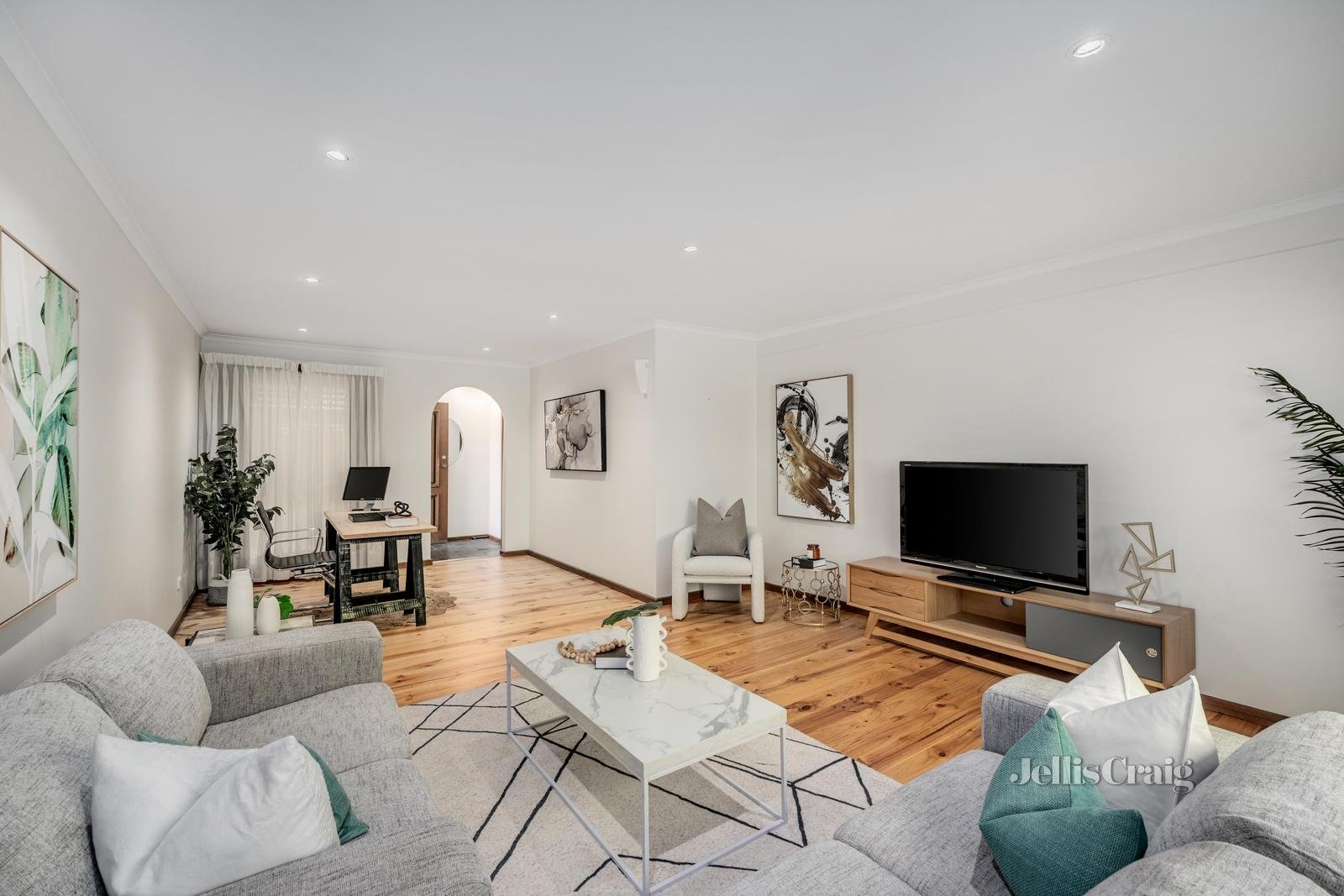 42 Knights Drive, Glen Waverley image 3