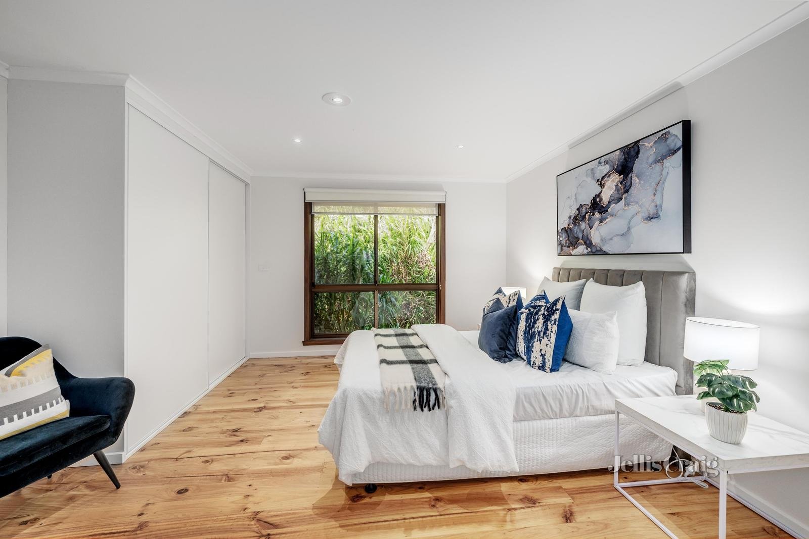 42 Knights Drive, Glen Waverley image 8