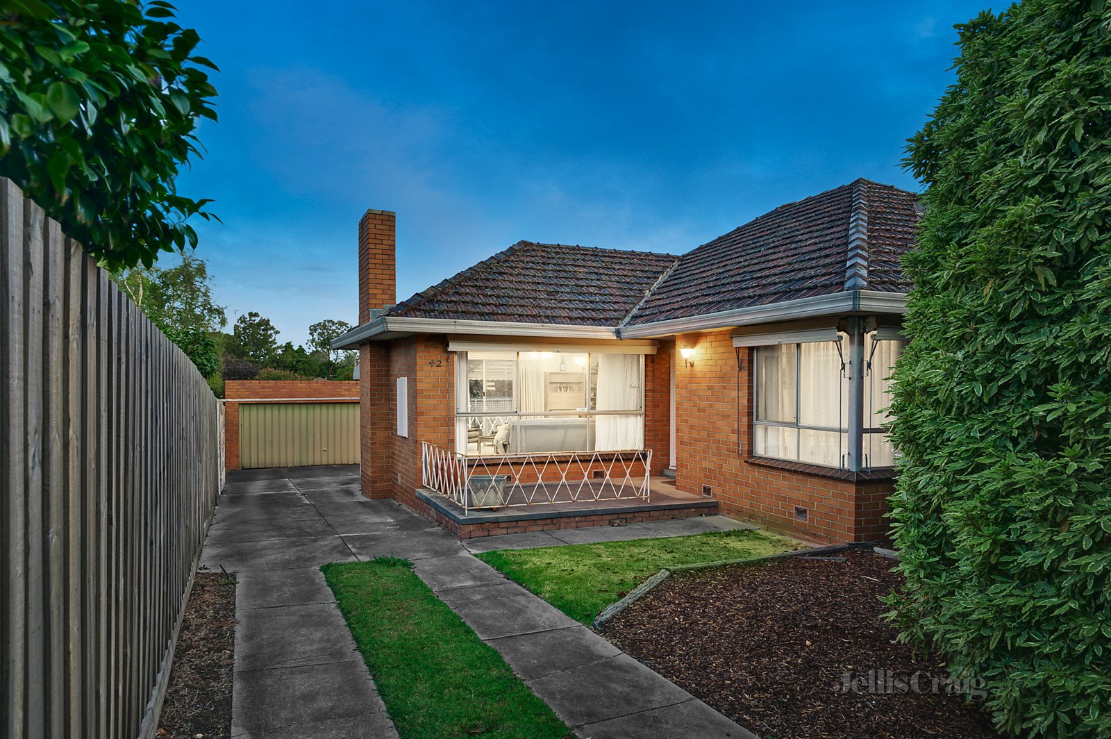 42 Leeds Road, Mount Waverley image 1