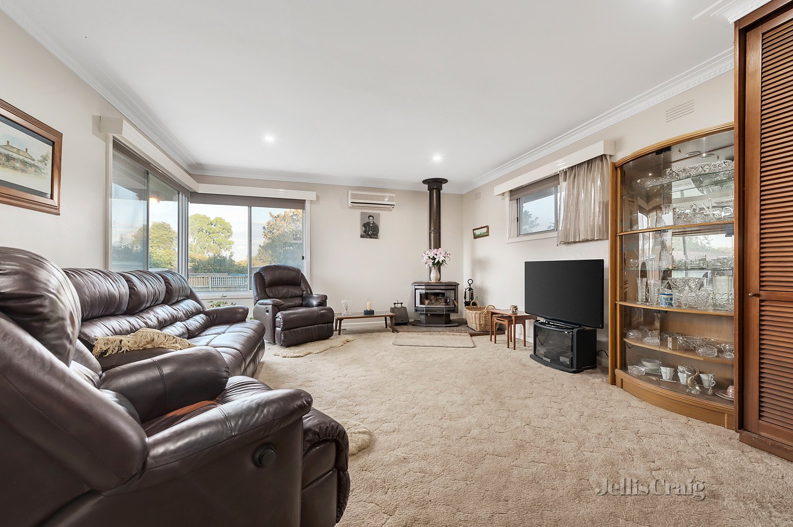 42 Leeds Road, Mount Waverley image 4