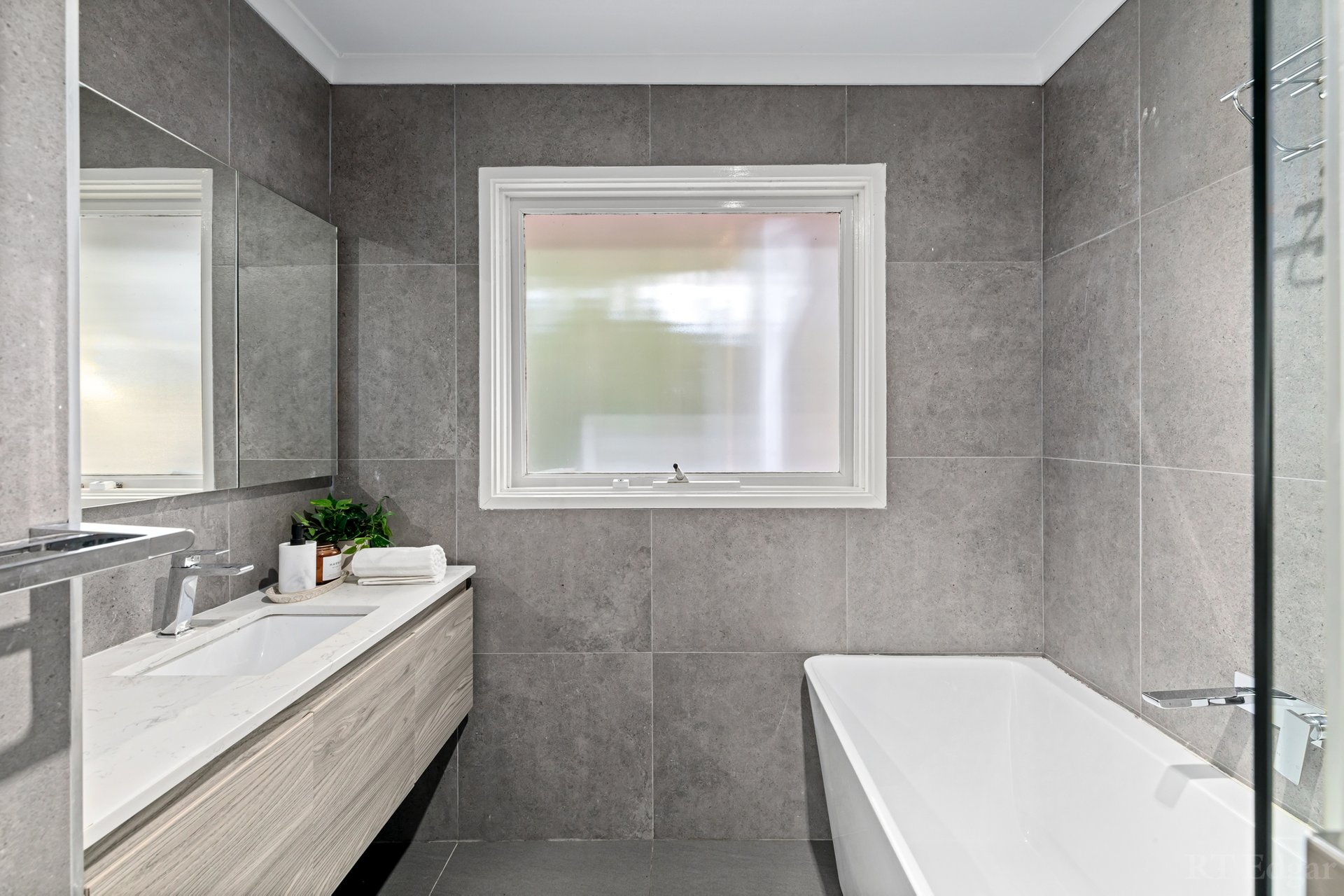 Property Gallery Thumbnail 12