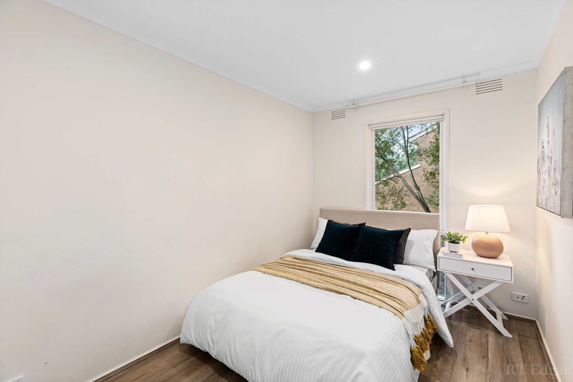 Property Gallery Thumbnail 16
