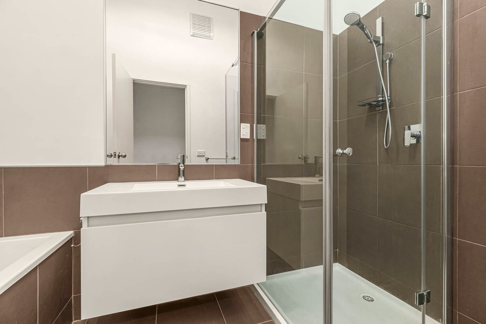 Property Gallery Thumbnail 9