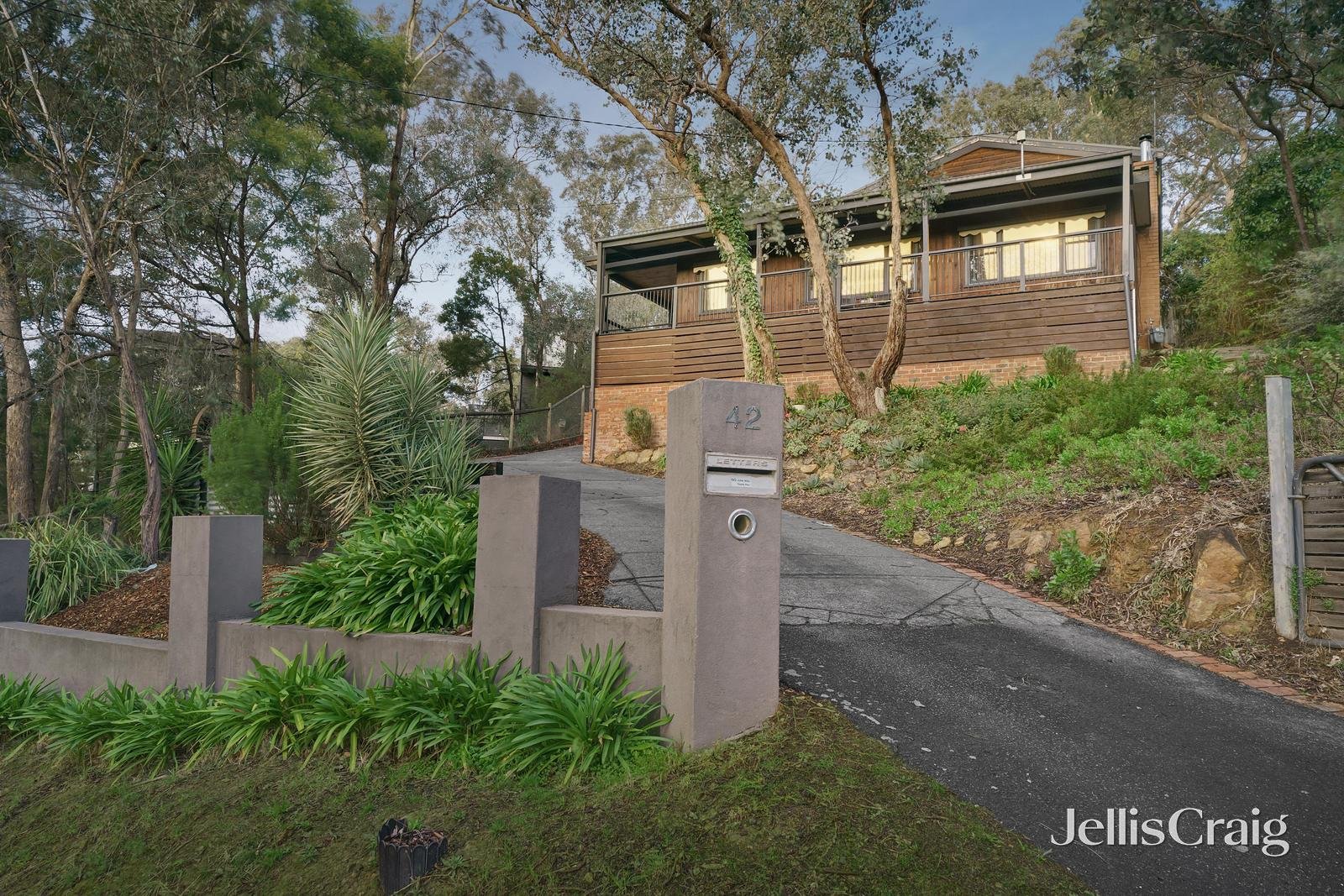 42 Lynnbrae Avenue, Hurstbridge image 2