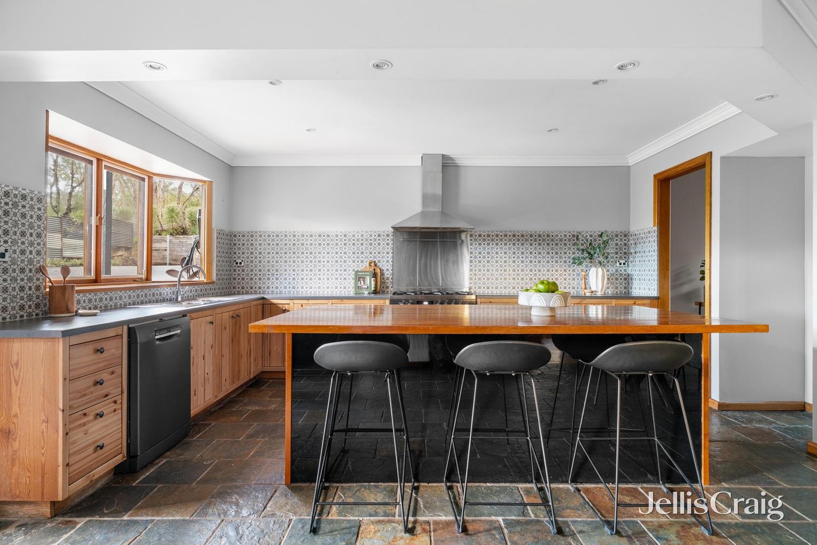 42 Lynnbrae Avenue, Hurstbridge image 3