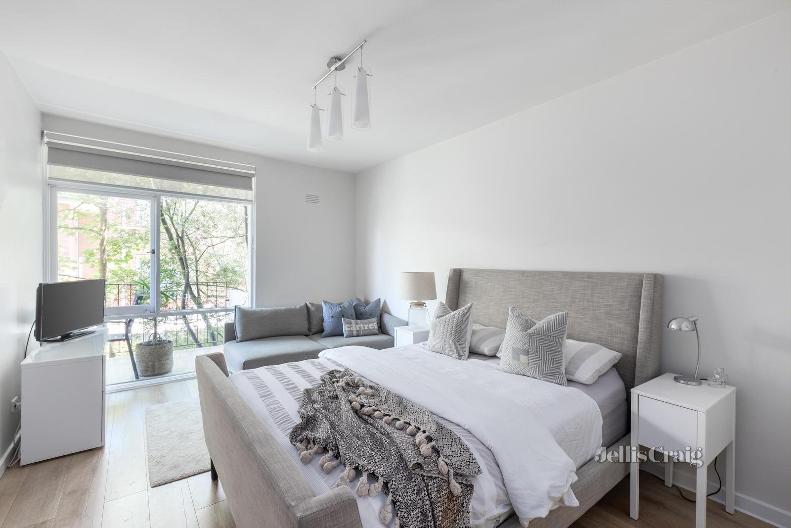4/2 Maple Grove, Toorak image 4