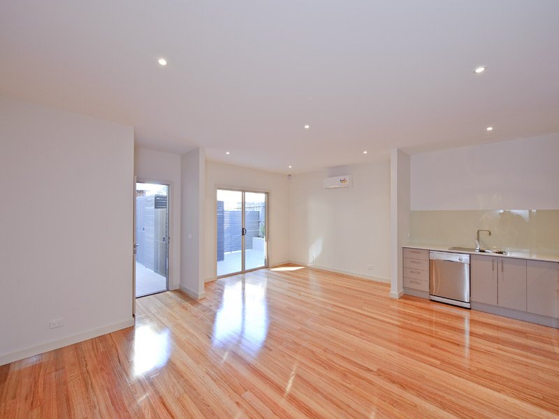 4/2 Minna Street, Blackburn image 5