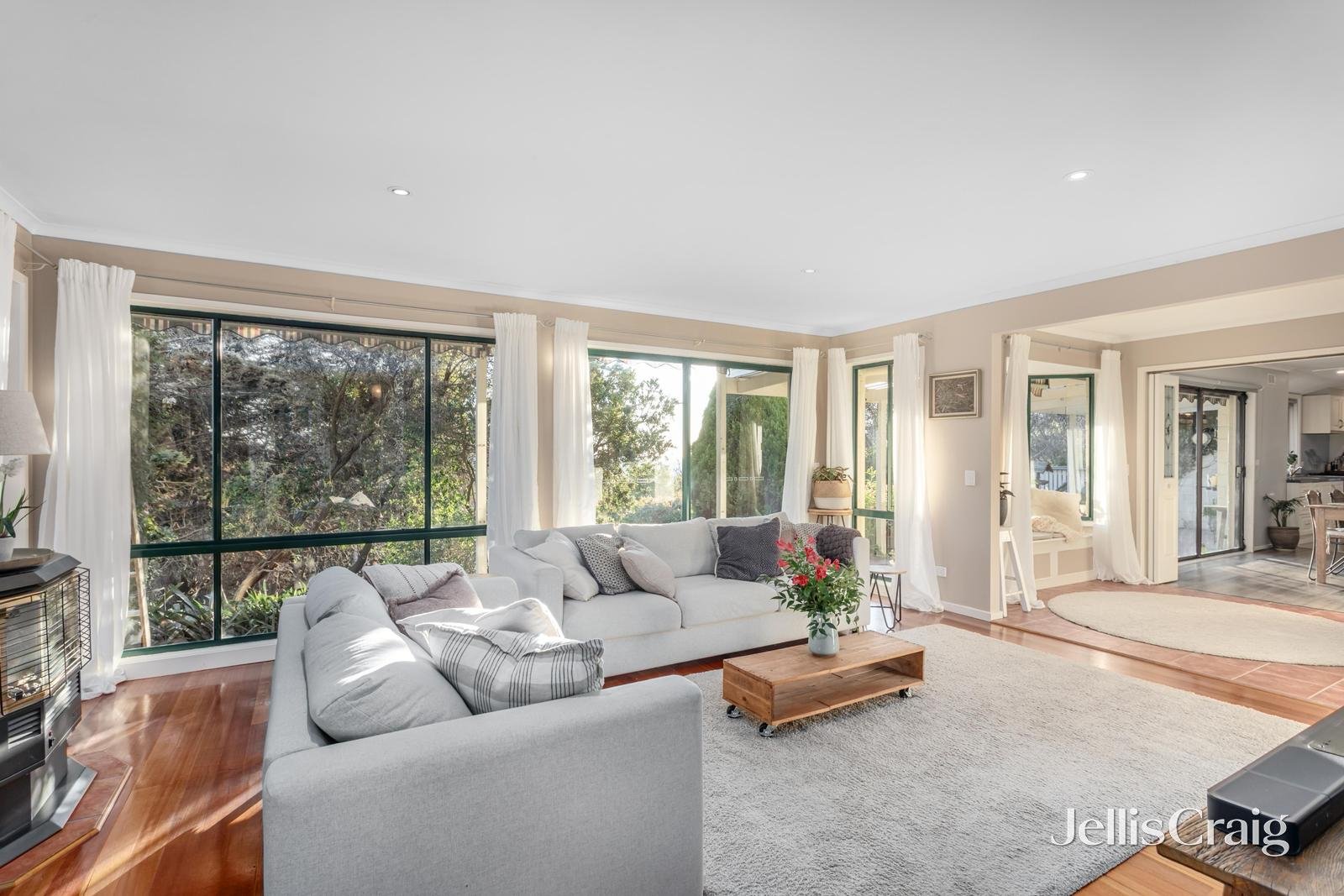 42 Mont Albert Road, Ferntree Gully image 2