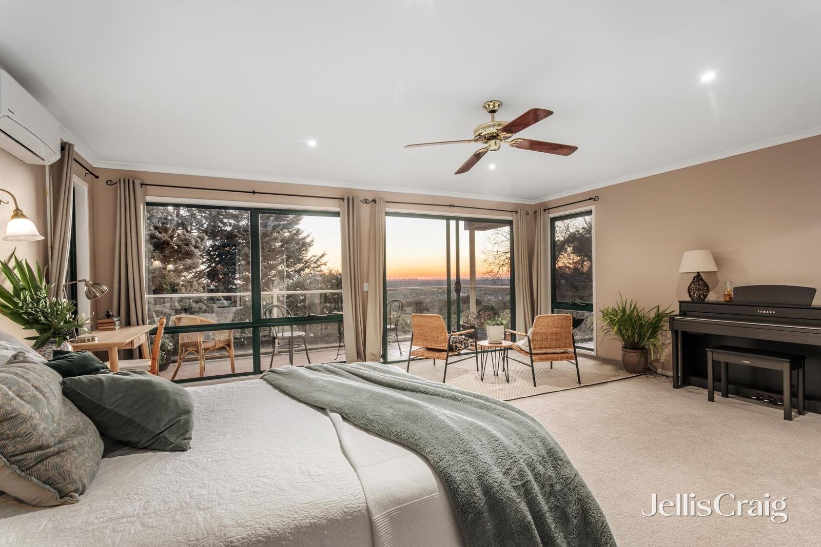 42 Mont Albert Road, Ferntree Gully image 6
