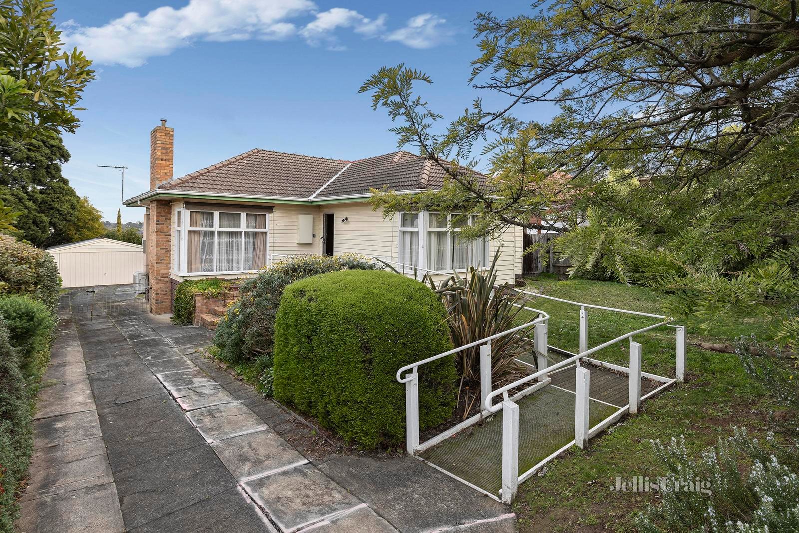 42 Morna Road, Doncaster East image 2