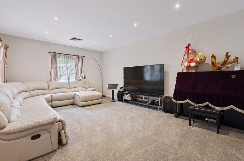 42 Panoramic Grove, Glen&nbsp;Waverley image 5