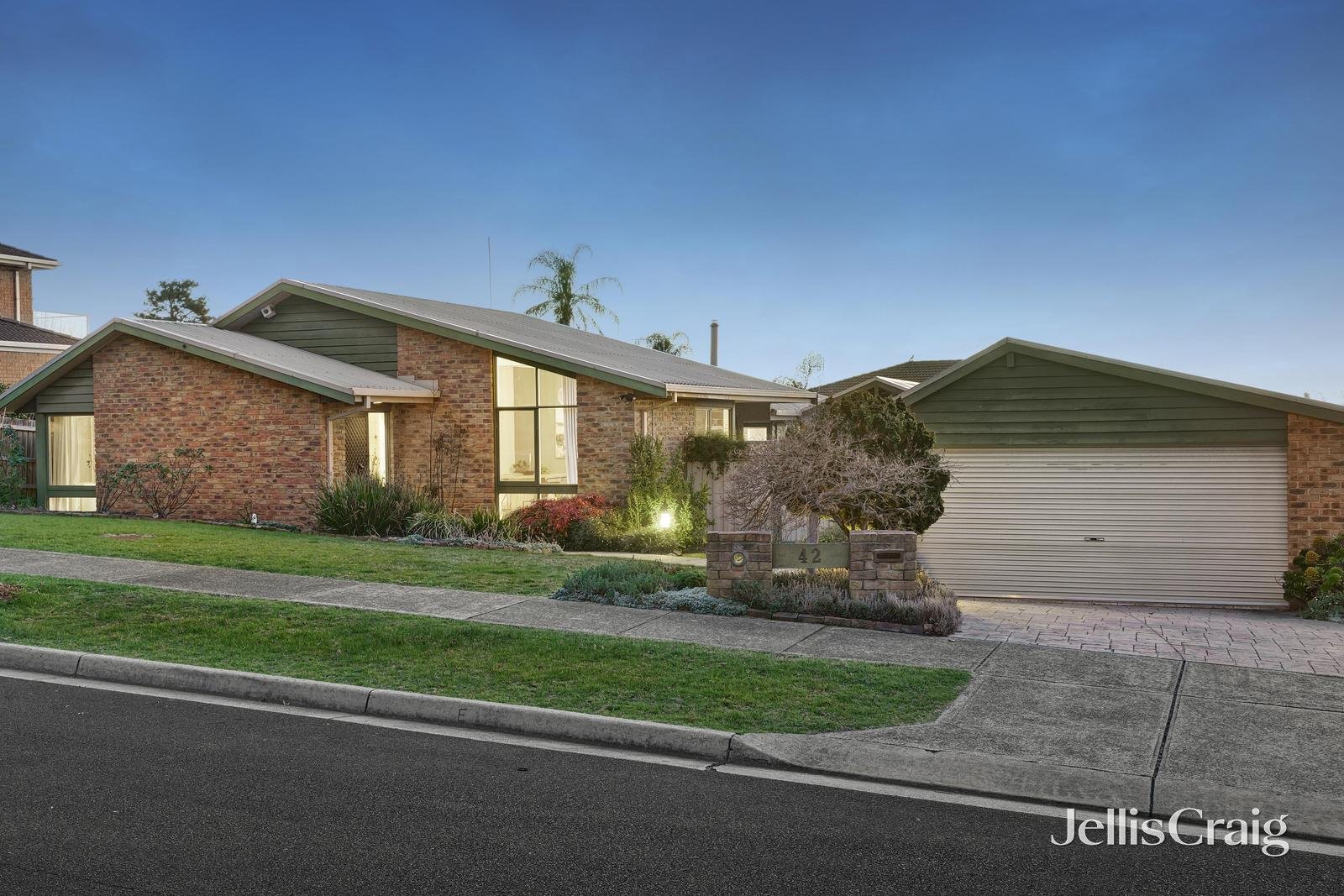 42 Partridge Way, Mooroolbark image 1